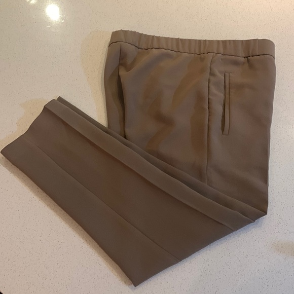 Aritzia Wilfred Darontal Cropped Straight leg Pant, size 4, camel - Picture 3 of 8